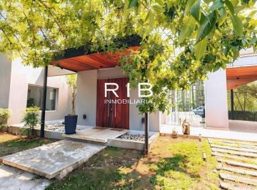 Casa de 4 ambientes Venta USD 415.000 · Impecable Propiedad Moderna en Una Planta