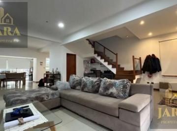 Casa · 320m² · 5 Ambientes · 1 Cochera · Venta Casa Quilmes Quincho Piscina Climatizada