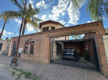 Casa · 205m² · 3 Ambientes · 2 Cocheras · Casa 3 Ambientes en Venta Bella Vista