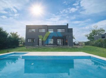 Casa · 200m² · 5 Ambientes · 2 Cocheras · Casa en Venta en San Sebastian - Area 1, San Sebastian, Escobar