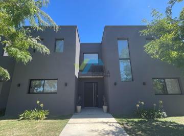 Casa · 200m² · 5 Ambientes · 2 Cocheras · Casa en Venta en San Sebastian - Area 1, San Sebastian, Escobar