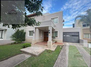 Casa · 250m² · 6 Ambientes · Amplia y Hermosa Casa en Venta en Claros del Bosque!