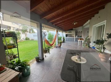 Casa · 250m² · 6 Ambientes · Amplia y Hermosa Casa en Venta en Claros del Bosque!
