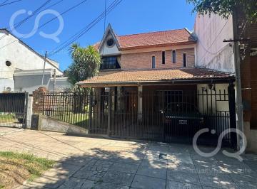 Casa · 109m² · 6 Ambientes · 1 Cochera · Casa en Moron