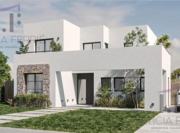 Casa · 140m² · 4 Ambientes · 2 Cocheras · Venta Casa en San Pablo Lote Central - Fondo a Espacio Verde.