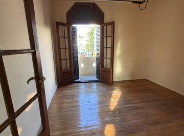 PH · 200m² · 6 Ambientes · PH Comercial en Alquiler – 6 Ambientes – Entrada Independiente