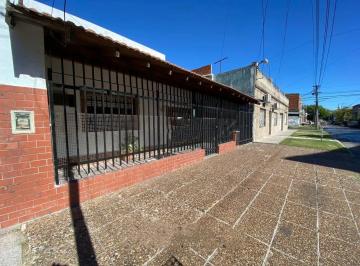 Casa · 204m² · 3 Ambientes · 1 Cochera · Se Vende Casa Urgente! 2 Dormotorios con Gran Potencial