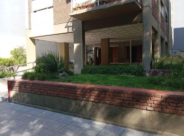Departamento de 4 ambientes, San Isidro · Hermoso Semipiso Al Frente con Cochera Reciclado a Nuevo