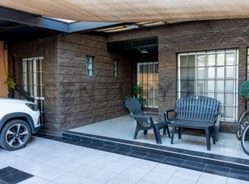 PH · 152m² · 6 Ambientes · PH Triplex Tipo Casa a La Venta en Temperley