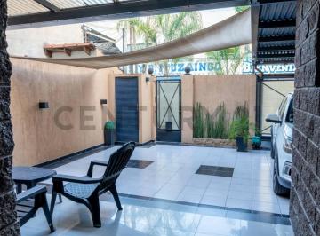PH · 152m² · 6 Ambientes · PH Triplex Tipo Casa a La Venta en Temperley