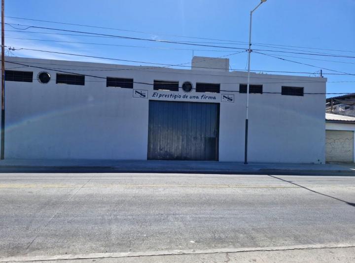 Bodega-Galpón · 830m² · 3 Dormitorios