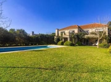 Casa · 220m² · 8 Ambientes · 3 Cocheras · Venta Residencia en Barrio Cerrado La Montura – Pilar