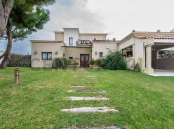 Casa · 324m² · 5 Ambientes · 2 Cocheras · Casa 5 Ambientes en Venta Costa Esmeralda Residencial I