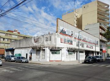 Local comercial , General San Martín · Local en Esquina de 110 m² Cubiertos. Ideal Varios Destinos. Posesión Inmediata. Centrico