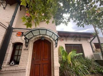 Casa · 190m² · 4 Ambientes · 2 Cocheras · Venta de Casa 4 Amb en Castelar Norte Gba