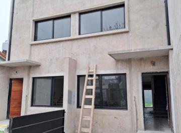 Casa · 170m² · 5 Ambientes · 1 Cochera · Exclusivas Unidades en Triplex de Categoría a Estrenar de 5 Ambientes y 170 m Cubiertos.