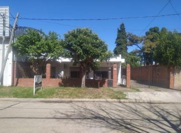 Casa de 4 ambientes, Ituzaingó · Propiedad a 150 m de Av Santa Rosa y Colectora, Sobre Lote de 495 m². 3 Dorm.