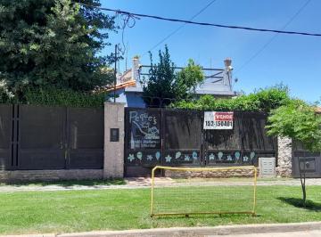 Casa · 400m² · 10 Ambientes · 2 Cocheras · Venta - Alberdi - Casa con Parque Arbolado - Posibilidad de Inversion - Unidad Institucional