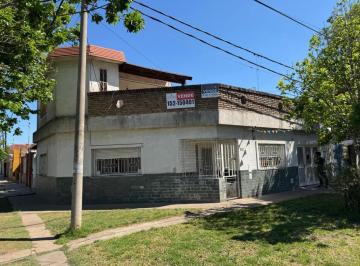 Casa · 120m² · 5 Ambientes · 1 Cochera · Venta - Casa Amplia - 3 Dorm. - Cochera