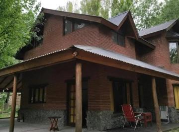 Casa · 220m² · 5 Ambientes · Casa en Venta - 4 Dorm. 2 Baños - Santa Teresita