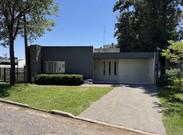 Casa · 183m² · 5 Ambientes · 2 Cocheras · Casa - Aldao - 3 Dorm. - Piscina