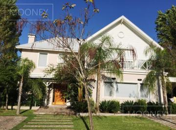 Casa · 250m² · 6 Ambientes · 1 Cochera · Casa - Los Castores