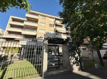 Departamento de 2 ambientes, Morón · Departamento 2 Ambientes con Cochera en Venta, Ubicado en El Centro de Castelar Norte