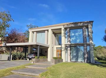 Casa · 400m² · 7 Ambientes · 2 Cocheras · Exclusiva Casa en Venta, Saint Thomas Este - Oeste, 4 Dorm. en Suite, Vista Abierta Al Golf, a