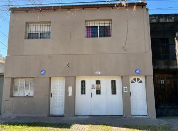 Casa · 160m² · 6 Ambientes · 3 Cocheras · Venta - Casa 2 Plantas - Ingresos Independiente - Reformada