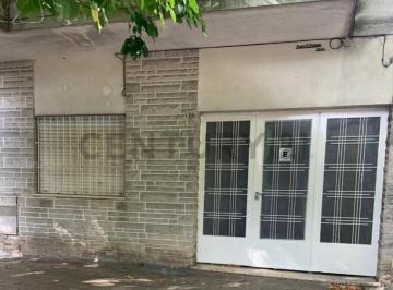 PH · 53m² · 2 Dormitorios · 1 Cochera · Venta P. H Al Frente. Dos Dorm. y Patio. 12 35 y 36.