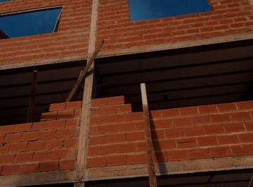 Casa · 200m² · 5 Ambientes · 2 Cocheras · Exclusivas Unidades en Triplex de Categoría a Estrenar de 5 Ambientes y 200 m Cubiertos.