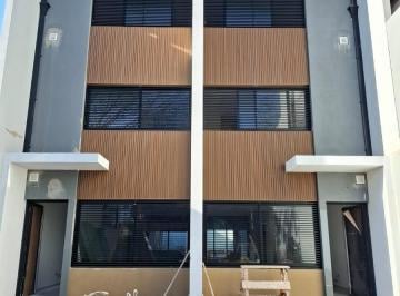 Casa · 200m² · 5 Ambientes · 2 Cocheras · Exclusivas Unidades en Triplex de Categoría a Estrenar de 5 Ambientes y 200 m Cubiertos.