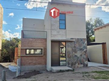 Casa · 92m² · 4 Ambientes · 1 Cochera · ¡Pre - Venta Exclusiva! Casa a Estrenar de 2 Plantas