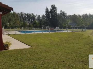 Casa · 350m² · 6 Ambientes · 4 Cocheras · Casa en Venta - 4 Dorm. 7 Baños - Cochera - 4.937 m² - Campos de Roca