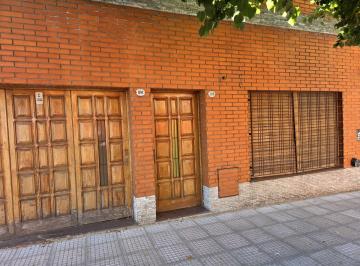 PH de 4 ambientes, Mataderos · Casa en PH con Cochera Propia y Amplia Terraza con Quincho; 2 Dorm. y 2 Baños,! Veala!