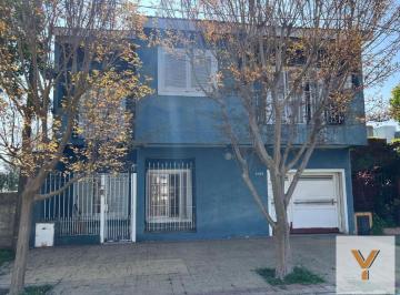 Casa · 208m² · 4 Ambientes · 2 Cocheras · Casa en Venta - 4 Dorm. 3 Baños - Cochera - 300 m² - La Plata
