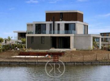 Casa · 346m² · 6 Ambientes · 3 Cocheras · Casa en Venta en Los Puentes, Nordelta, Tigre
