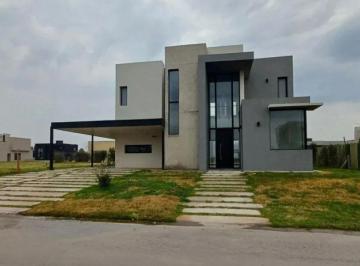 Casa de 4 ambientes, Esteban Echeverría · Casa en Venta en Lagos de Canning
