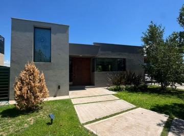 Casa de 6 ambientes, Kilómetro 11 · Vendemos Casa en Las Cortaderas 2