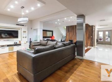 Casa · 380m² · 9 Ambientes · 2 Cocheras · Casa en Venta - 8 Dorm. 7 Baños - 400 m² - Ramos Mejía
