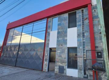 Oficina comercial · 263m² · 6 Ambientes · 3 Cocheras · Alquiler de Galpón con Oficinas en Leguizamón Al 1000, Neuquén Capital.