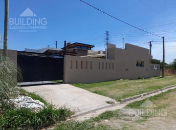 Casa · 63m² · 4 Ambientes · 2 Cocheras · Casa en Venta - Dos Dorm. - Patio - Parrilla - Cochera - Luminosa - Moderna - Barrio Semi Cerrado