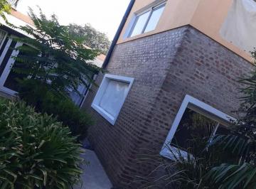 Casa · 90m² · 5 Ambientes · 2 Cocheras · Casa en Venta - 3 Dorm. 3 Baños - 570 m² - Chacabuco
