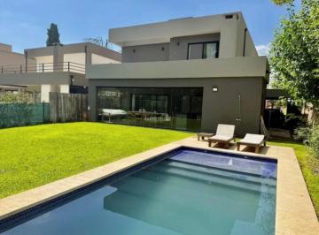 Casa · 220m² · 3 Dormitorios · 1 Cochera · Casa Chalet en Venta en Bella Vista, San Miguel, G. B. a. Zona Norte