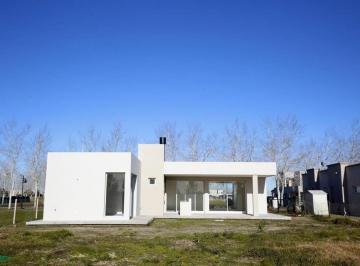 Casa · 150m² · 4 Ambientes · 2 Cocheras · Casa en Venta - 3 Dorm. 3 Baños - Cochera - Haras del Sur III, La Plata