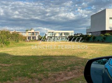 Terreno · 697m² · Terreno en Venta en Las Golondrinas