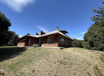 Casa · 4500m² · 4 Ambientes · 2 Cocheras · Casa en Lago Lolog