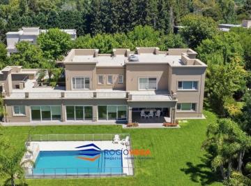Casa · 555m² · 8 Ambientes · 3 Cocheras · Casa a La Venta en Terravista