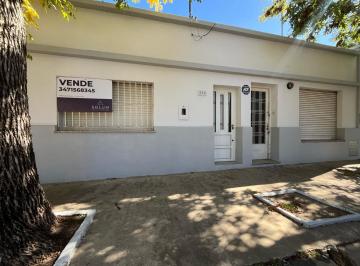 Casa · 181m² · 4 Ambientes · 1 Cochera · Venta/ Permuta - Casa con Local Comercial y Dos Galpones, Sobre Lote de 572 m² - Cañada de Gómez, Sant