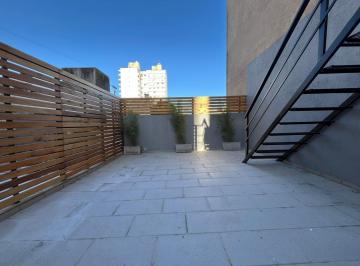 PH · 66m² · 4 Ambientes · Venta – Casa en Planta Alta de 3 Dorm. con Patio y Terraza. Centro, Rosario.